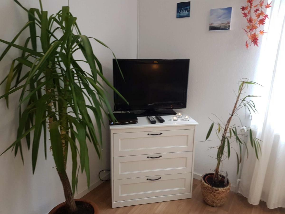 Kuenstler Ferienwohnung 3 Zimmer Kueche Bad Zentrale Lage Wulsbuttel Ngoại thất bức ảnh